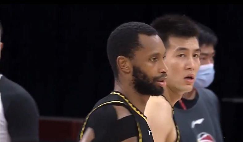 在这一版的武侠江湖中，他成为了新一任的潇洒侠客令狐冲。