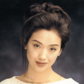 一位妈妈在现场“催婚”贾玲，说道：“我来八卦一下，你看我们差不多大，我都有两个孩子了，贾玲你呢？